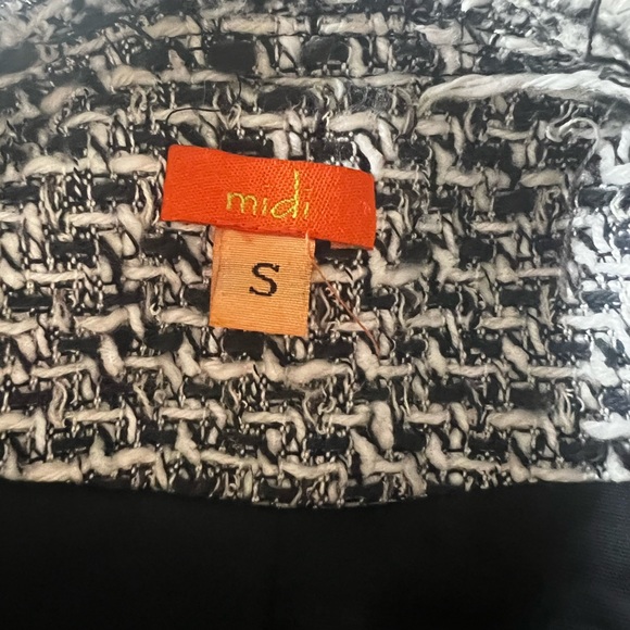 Black/White Tweed with black trim jacket with pockets. Size Small. - Picture 6 of 6